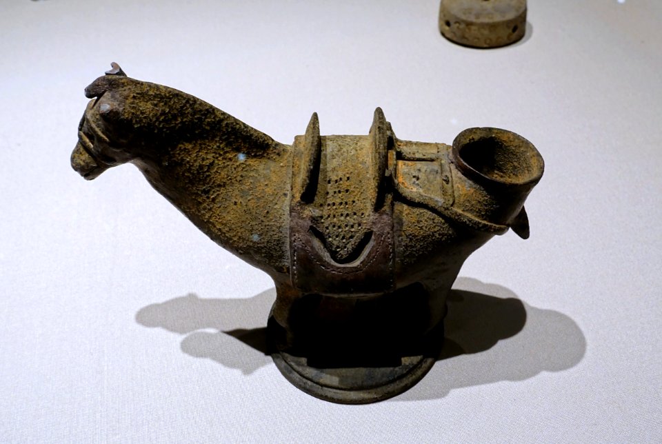 Horse-shaped vessel, attributed to Changnyeong, Korea, Three Kingdoms period (Silla), 400s AD, ceramic, view 2 - Tokyo National Museum - Tokyo, Japan - DSC08104