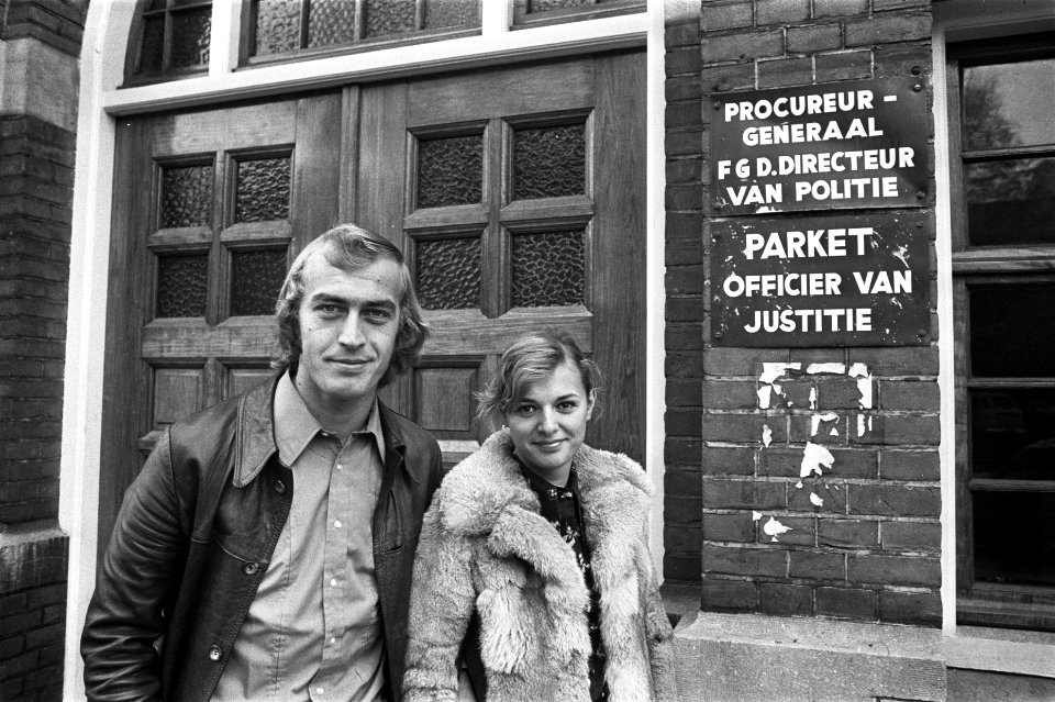 Horst Blankenburg en zijn echtgenote bij het Paleis van Justitie in verband met , Bestanddeelnr 926-7936