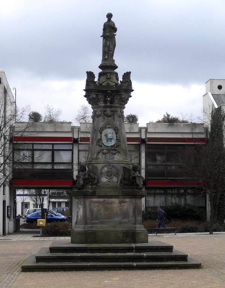 Horn-Franz Hausmann Denkmal-1