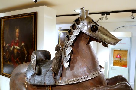 Horse armor with saddle, perhaps from Braunschweig, 1542 AD, iron, leather, wood - Braunschweigisches Landesmuseum - DSC04971