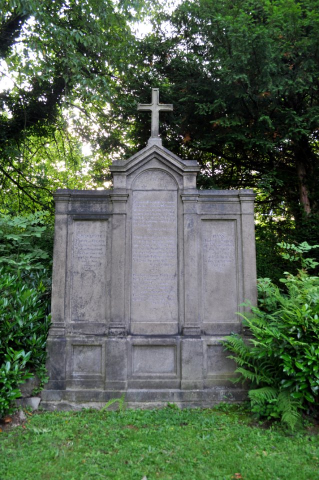 Hornau, Grab von Charlotte von Gagern (1776-1851) und Hans Christoph von Gagern (1766-1852)