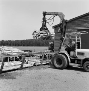 Houtbewerking, houtopslag, heftrucks, Rechteren, Bestanddeelnr 250-8066