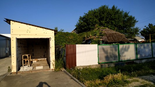 House with natural roof in Sinyavskoe