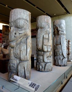House-front pole, Haida, Tanu, Haida Gwaii, c. 1870, red cedar - Museum of Anthropology, University of British Columbia - DSC08742