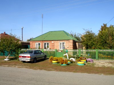 House with flower beds in Chebachiy