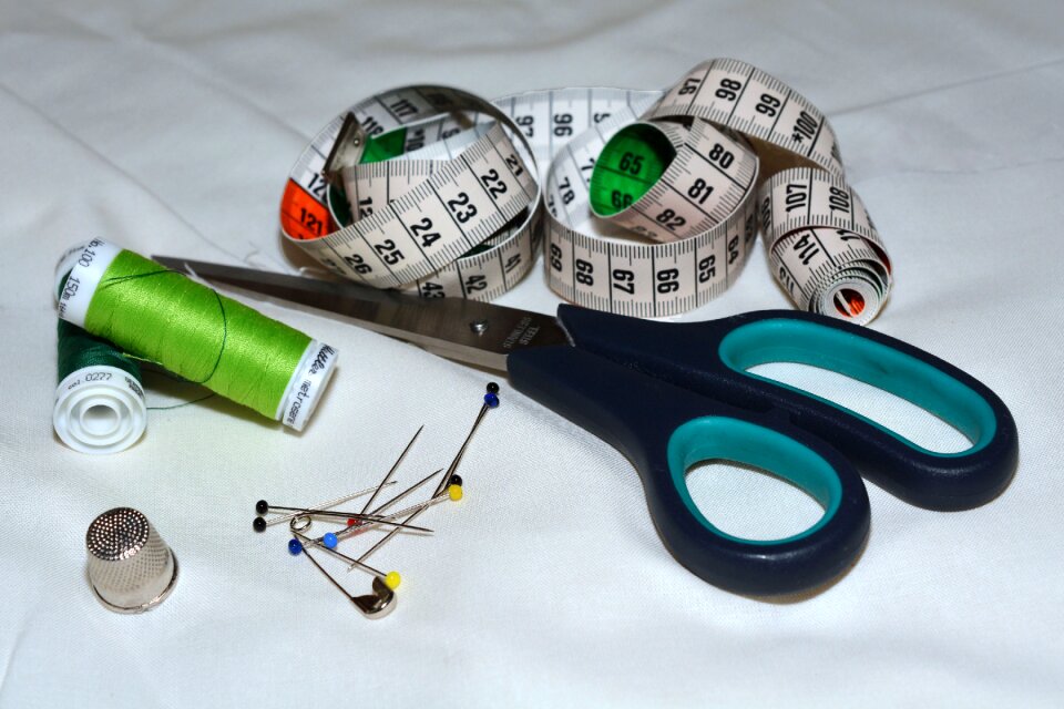 Needles thimble sew