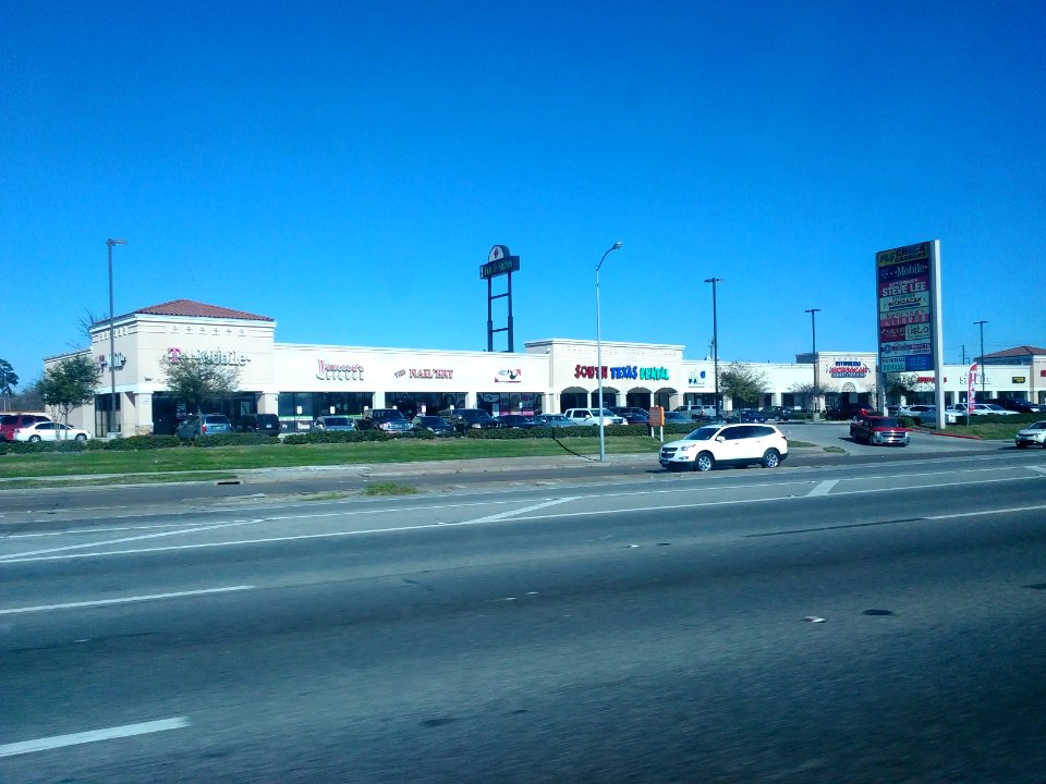 HoustonshoppingcenterwithSouthTexasDental