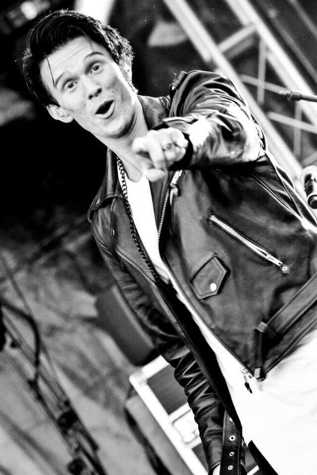 Performance rock music