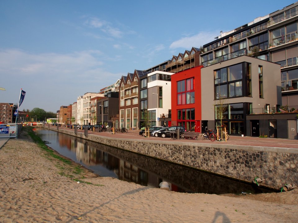 Houthavenkade met water