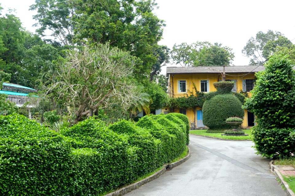House with topiary - Saigon Zoo and Botanical Gardens - Ho Chi Minh City, Vietnam - DSC01183