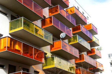 House with orange and yellow balconies in the Voltastrasse, pic3