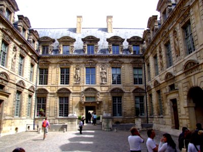Hotel de Sully p1