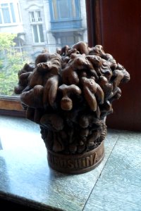 Houten sculptuur "Hiroshima"