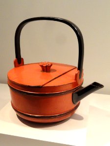 Hot Water Pot, 15th century, Japan, lacquer on wood - Art Institute of Chicago - DSC00201