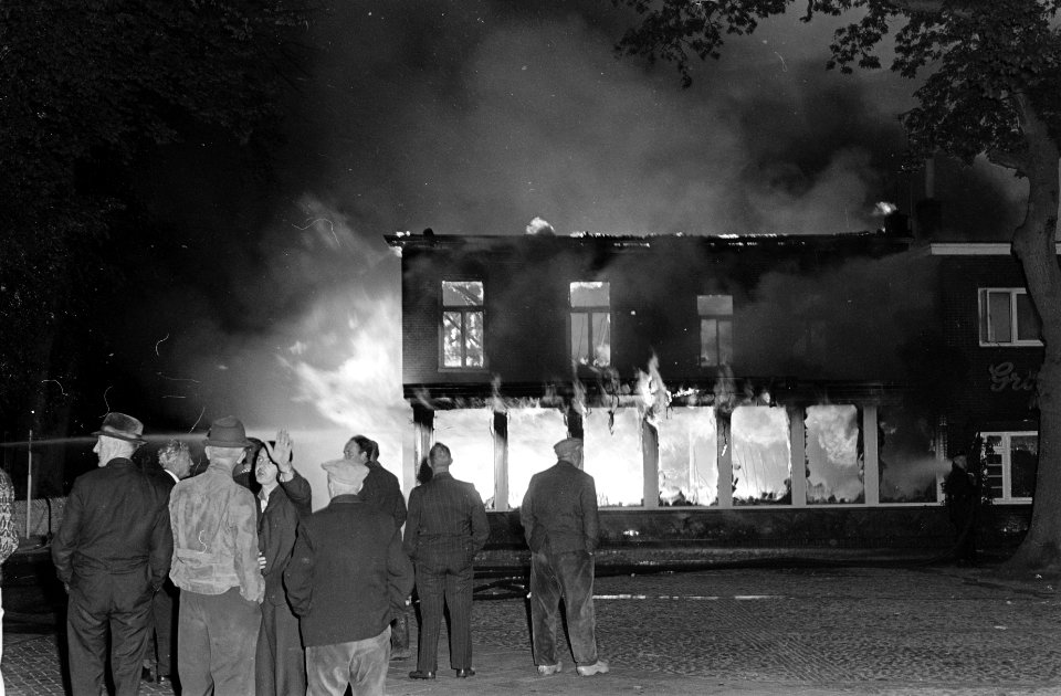 Hotel Bieze in Borger (Drenthe) afgebrand, Bestanddeelnr 920-3527