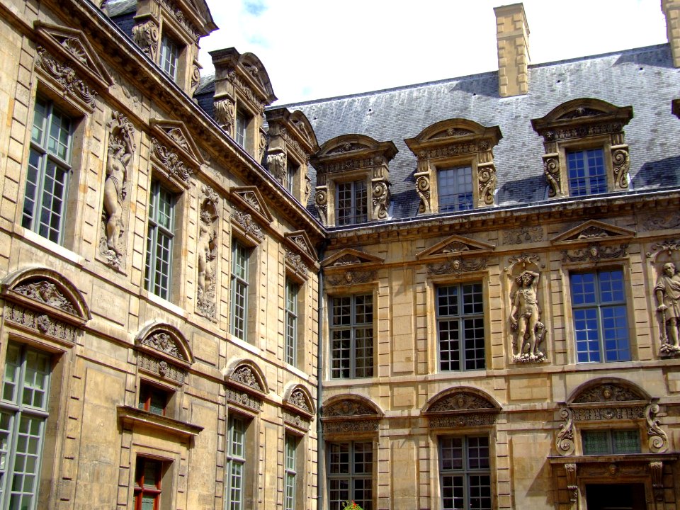 Hotel de Sully p2
