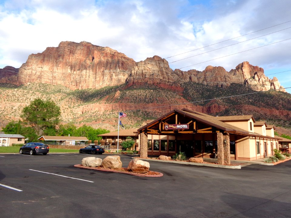 Hotel Bumbleberry Inn in Springdale Utah