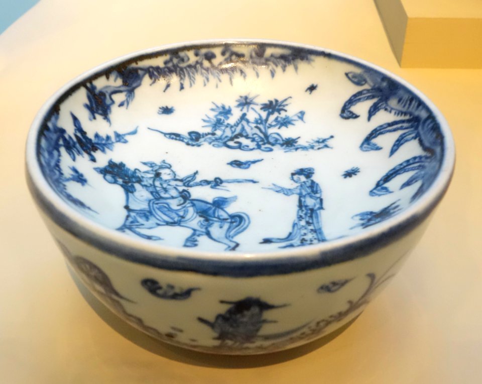 Hot water bowl with Taoist deities, China, Jingdezhen, Jiangxi province, Ming dynasty, Chenghua emperor, porcelain with underglaze blue - Asian Art Museum of San Francisco - DSC01374
