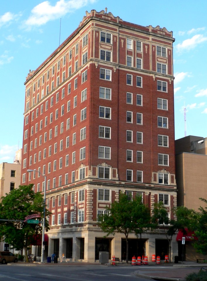 Hotel Capital (Lincoln, Nebraska) from NE 1