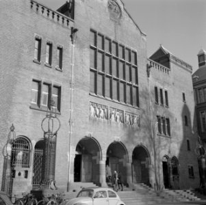 Hoofdingang van de Beurs van Berlage aan het Beursplein, Bestanddeelnr 254-5149