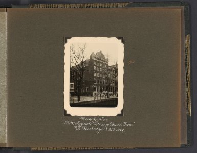 Hoofkantoor der N.V. Leydsche-Oranje Nassau Veem. O.Z. Voorburgwal 215-217, Bestanddeelnr 813 26
