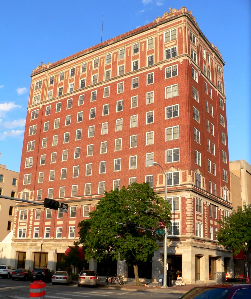 Hotel Capital (Lincoln, Nebraska) from NE 3