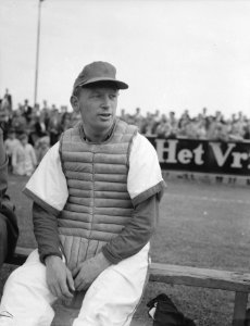 Honkbal EDO tegen OVVO catcher van EDO Dolf Swart, Bestanddeelnr 909-7823