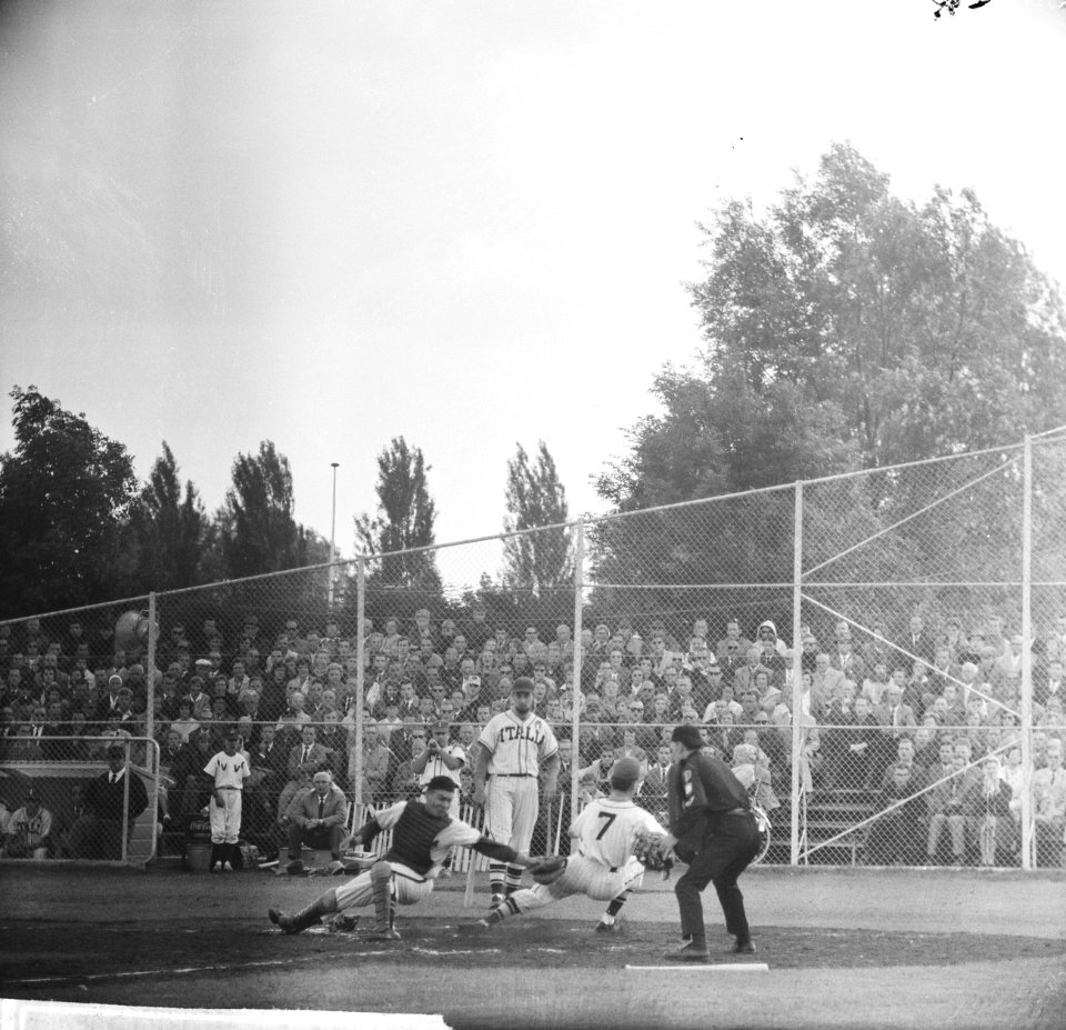 Honkbal Italie tegen West-Duitsland Camaroni (Italie) wee op het thuishonk te ko, Bestanddeelnr 914-1508