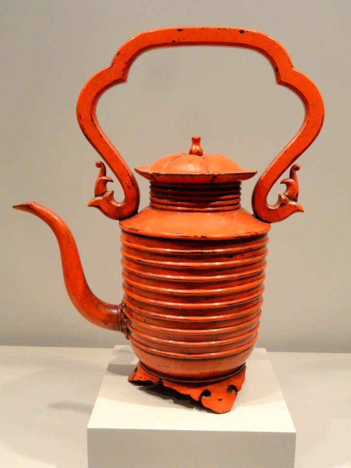 Hot Water Pot, 16th century, Japan, lacquer on wood - Art Institute of Chicago - DSC00197