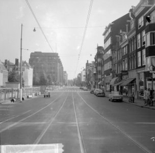 Hoofdstedelingen vluchten voor de warmte, de Vijzelstraat op zondagmiddag verlat, Bestanddeelnr 916-4934