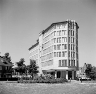 Hoofdkantoor van de Sociale Verzekeringsbank te Amsterdam op de hoek Apollolaan…, Bestanddeelnr 252-0119
