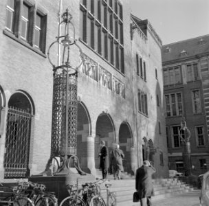 Hoofdingang van de Beurs van Berlage aan het Beursplein, Bestanddeelnr 254-5148