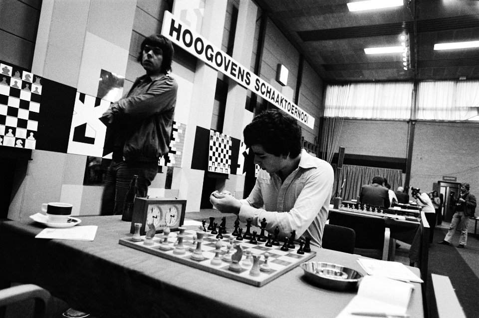 Hoogovenschaaktoernooi koploper Seirawan (rechts) tegen Ligterink, Bestanddeelnr 930-6440