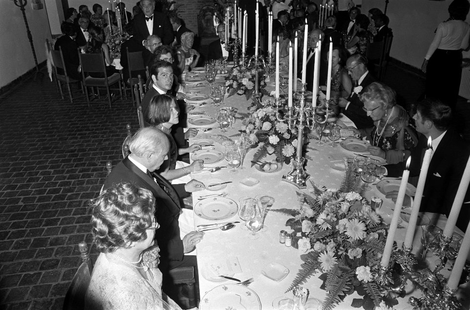 Hoofdtafel met links minister-president Den Uyl, prinses Christina en Jorge Guil, Bestanddeelnr 928-0051