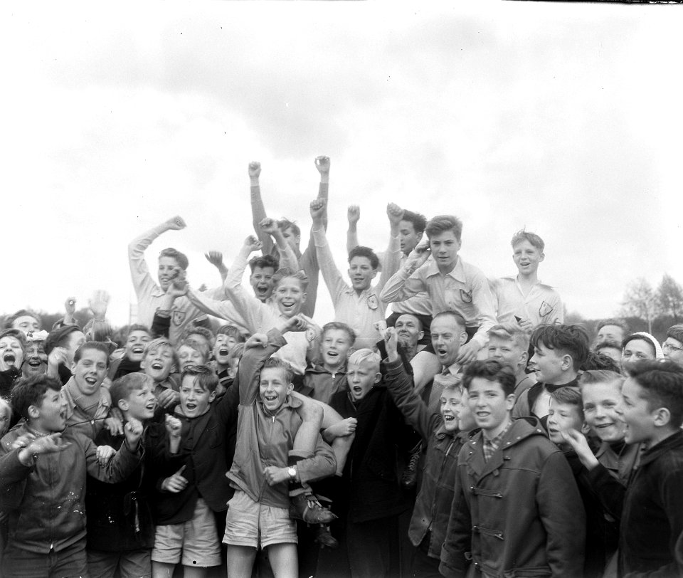 Hoofdwegschool kampioen schoolvoetbal Amsterdam, Bestanddeelnr 907-1307