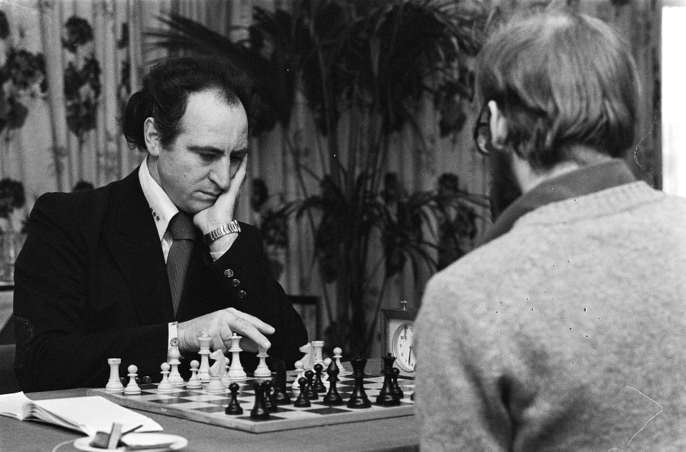 Hoogovenschaaktoernooi Polugagajevski (l) tegen Hubner, Bestanddeelnr 930-0938