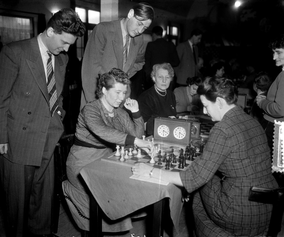 Hoogovenschaaktoernooi dames Fenny Heemskerk, R. Bruce, Donner, Bouwmeester, Bestanddeelnr 905-4837