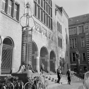 Hoofdingang van de Beurs van Berlage aan het Beursplein, Bestanddeelnr 254-5147