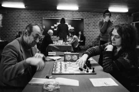 Hoogovenschaaktoernooi, 9e ronde Kortsjnoj (l) tegen Timman, Bestanddeelnr 929-5503