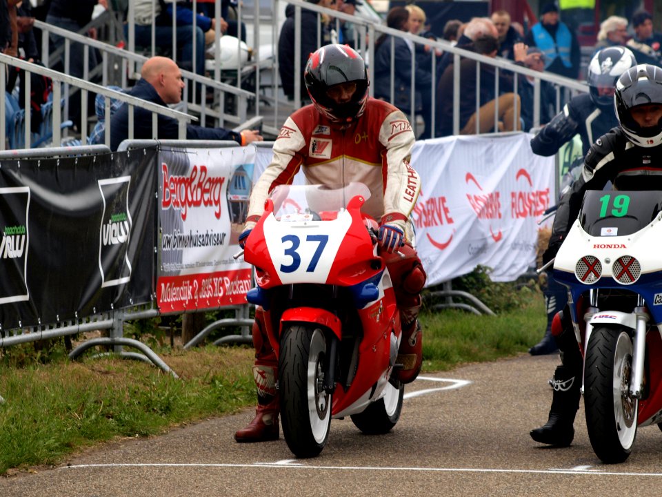 Honda No37 at the start