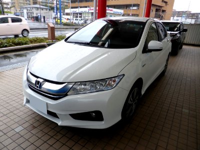 Honda GRACE HYBRID EX (GM4) front