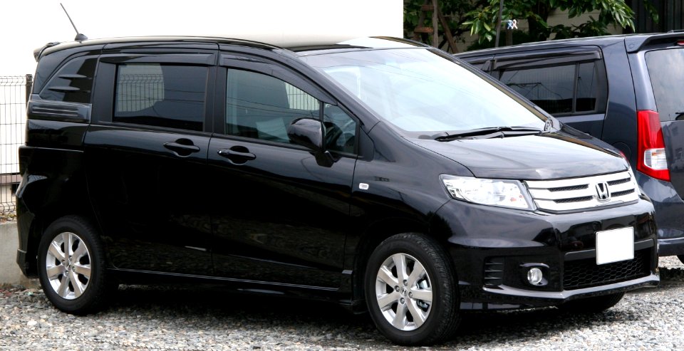 Honda Freed Spike Aero