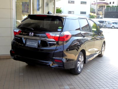 Honda SHUTTLE HYBRID X (DAA-GP7) rear