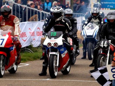 Honda No19 at the start