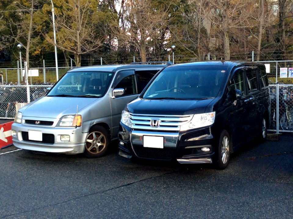 Honda STEPWGN (1st & 4th generation) front