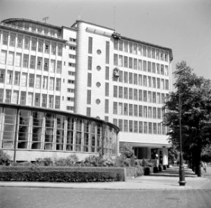 Hoofdkantoor van de Sociale Verzekeringsbank te Amsterdam op de hoek Apollolaan…, Bestanddeelnr 252-0118