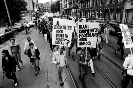 Homobevrijdingsdag in Amsterdam demonstratie onderweg, Bestanddeelnr 930-9020