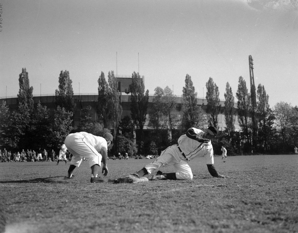 Honkbal Blauw Wit tegen EHS aangetast, Bestanddeelnr 908-6449