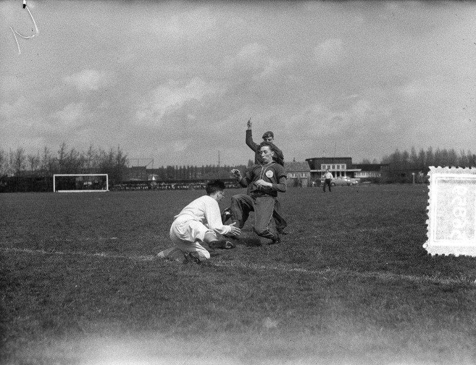 Honkbal. Blauw-Wit tegen de Catchers . Spelmoment, Bestanddeelnr 905-6859