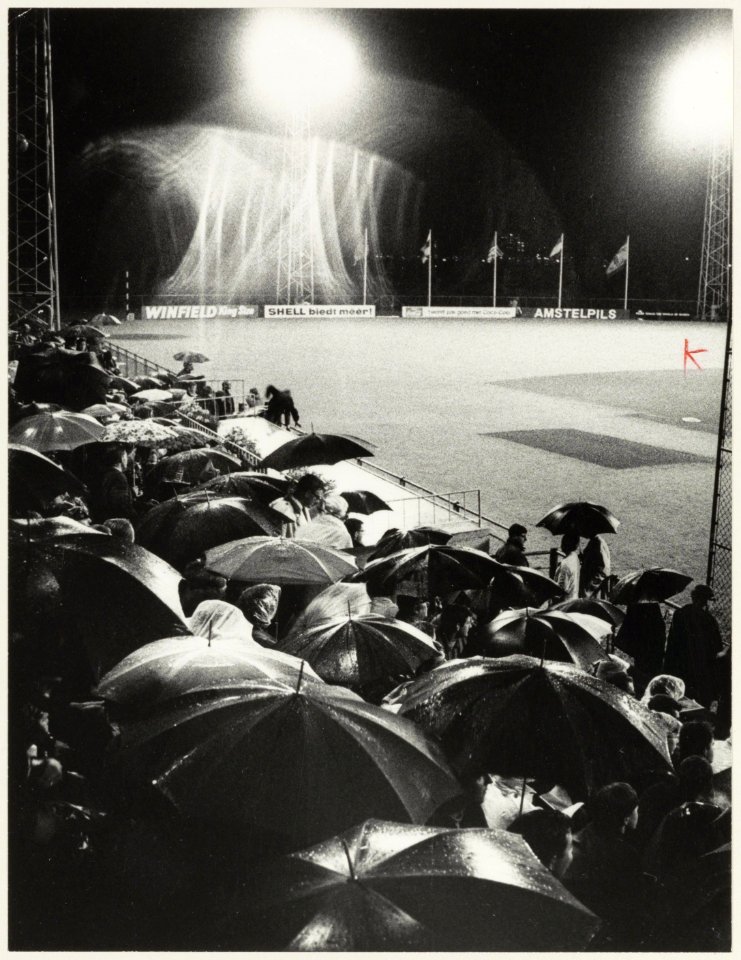 Honkbalstadion aan de Pim Mulierlaan bij avond tijdens de 3de Haarlemse Honkbalweek. NL-HlmNHA 54011805